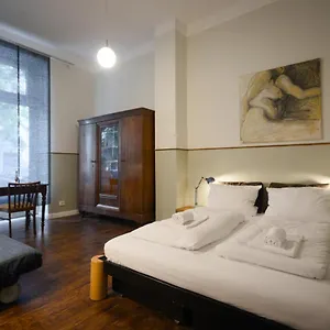 Apartment Altbauwohnung Mit 3 Bädern