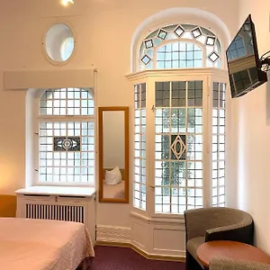 Castell Am Kurfuerstendamm Otel